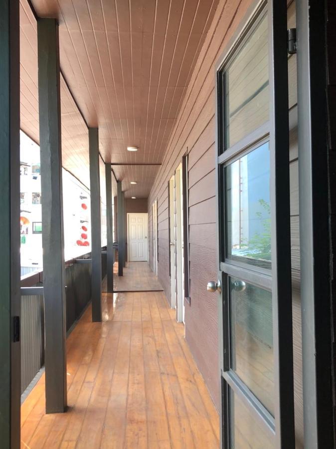 Bluefin Guesthouse Банкок Екстериор снимка