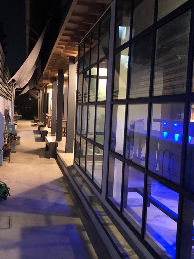 Bluefin Guesthouse Банкок Екстериор снимка