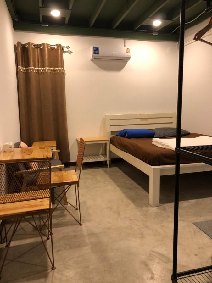 Bluefin Guesthouse Банкок Екстериор снимка