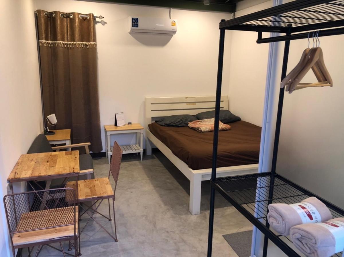 Bluefin Guesthouse Банкок Екстериор снимка
