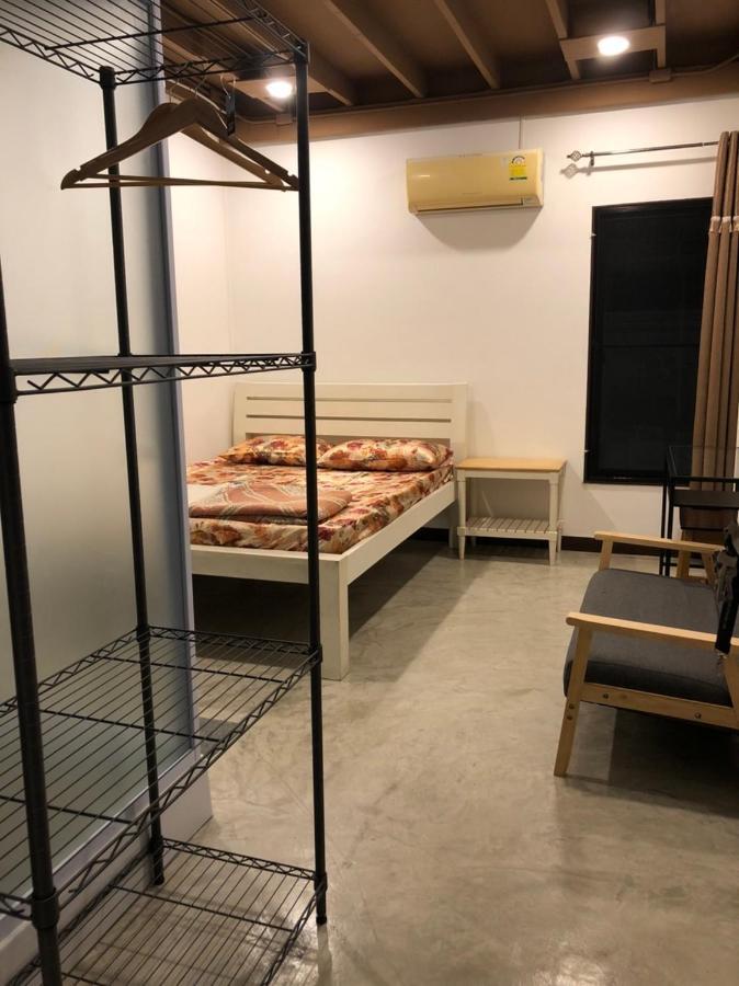 Bluefin Guesthouse Банкок Екстериор снимка